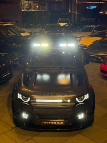 LAND ROVER DEFENDER 110 HSE 7-SEATER