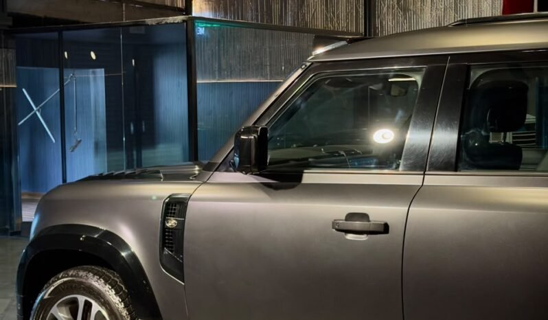 
								LAND ROVER DEFENDER 110 HSE 7-SEATER full									