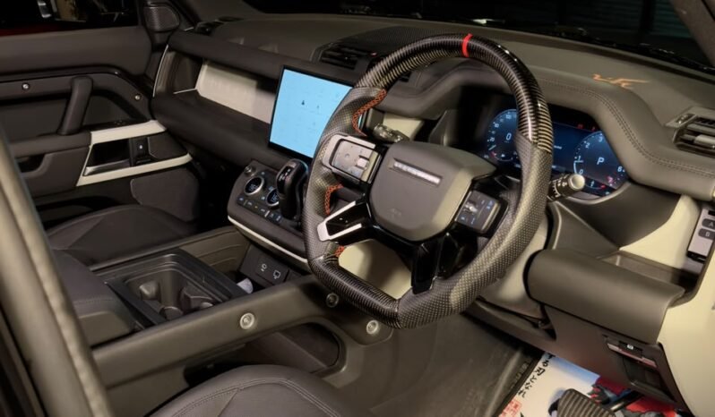 
								LAND ROVER DEFENDER 110 HSE 7-SEATER full									