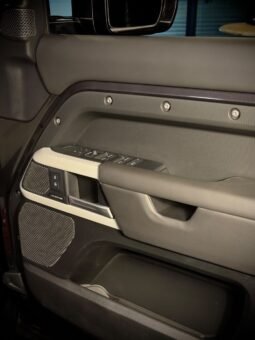 
										LAND ROVER DEFENDER 110 HSE 7-SEATER full									