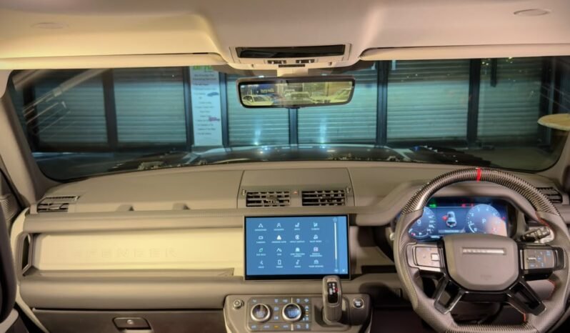 
								LAND ROVER DEFENDER 110 HSE 7-SEATER full									