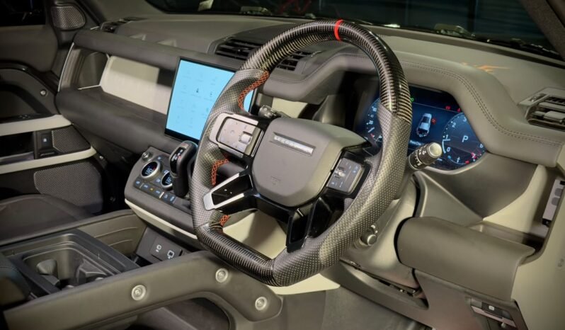 
								LAND ROVER DEFENDER 110 HSE 7-SEATER full									