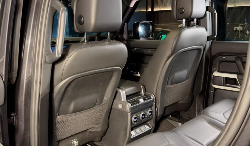 
								LAND ROVER DEFENDER 110 HSE 7-SEATER full									