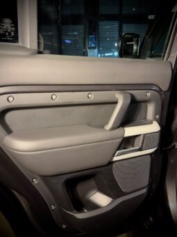 
										LAND ROVER DEFENDER 110 HSE 7-SEATER full									