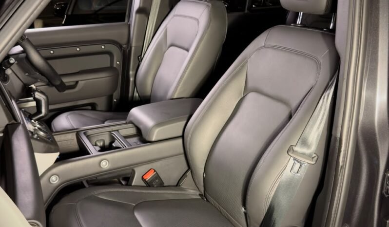 
								LAND ROVER DEFENDER 110 HSE 7-SEATER full									